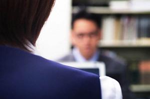 休日が多い介護スタッフの仕事を探す